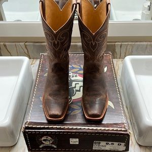 Shyanne brown western boots. Size 9.5